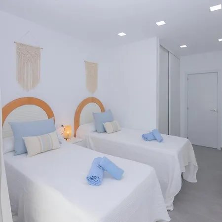 Poris 3 Beachfront By Holidays * 코라레호