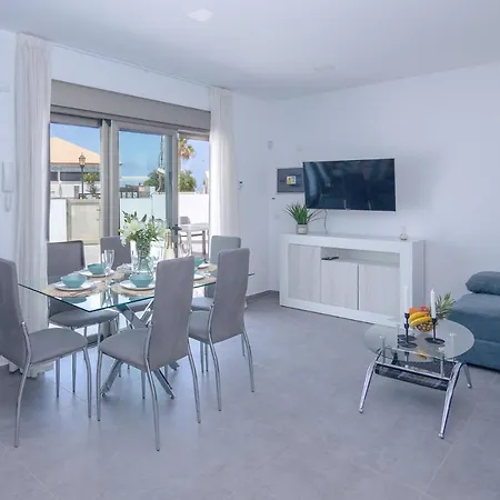 Apartment Urban 3 Beachfront By Holidays *