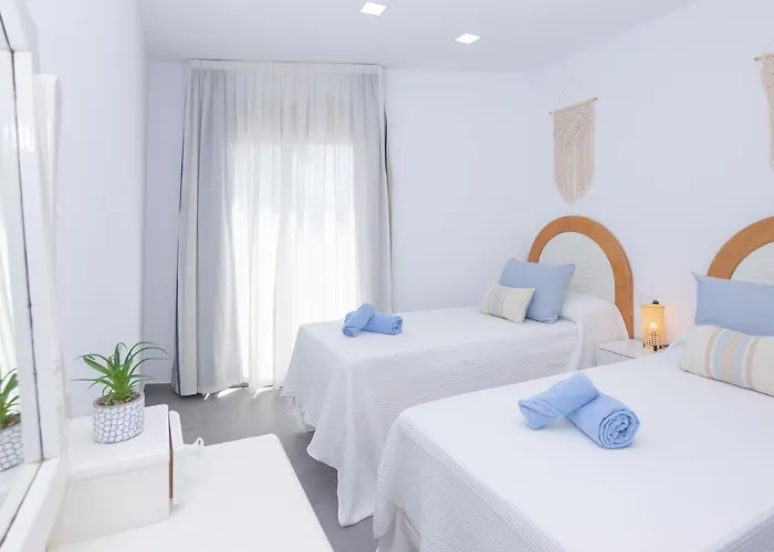 Poris 3 Beachfront By Holidays Appartamento *